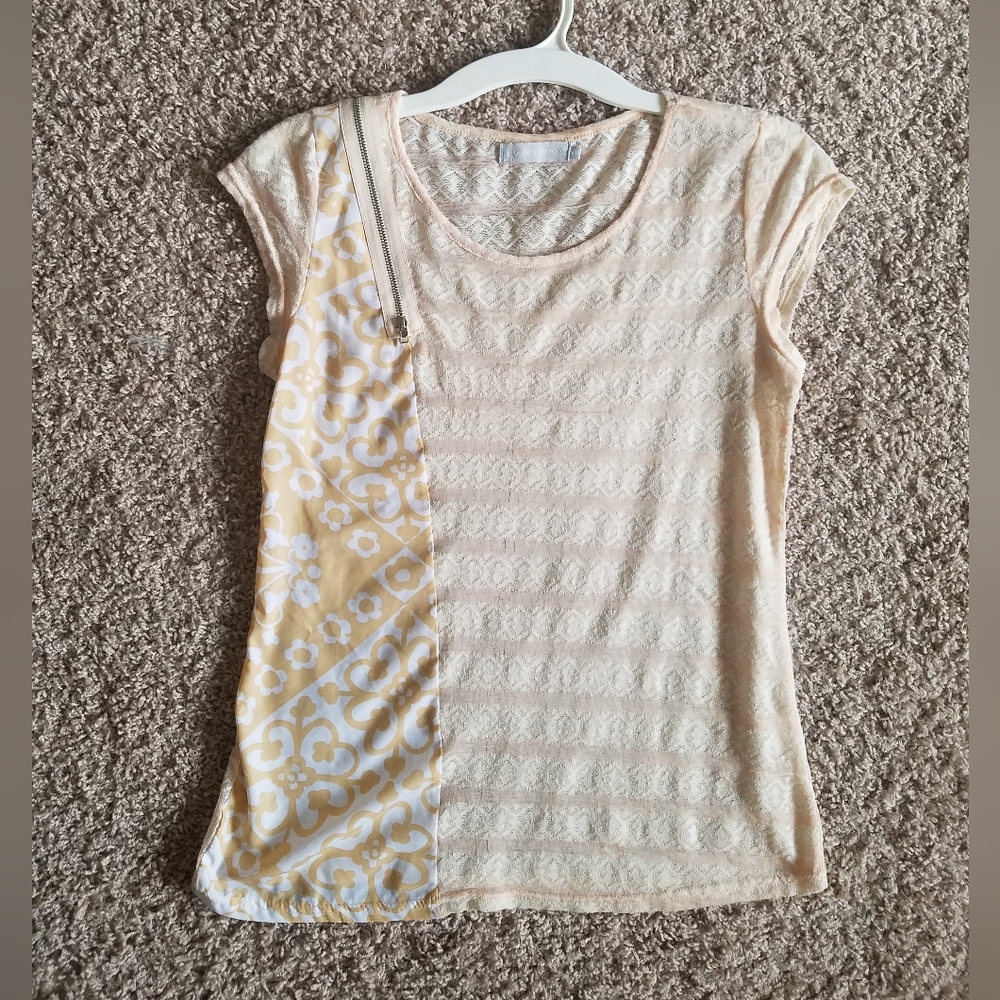 Lightweight Contrast Top Very Good Condition